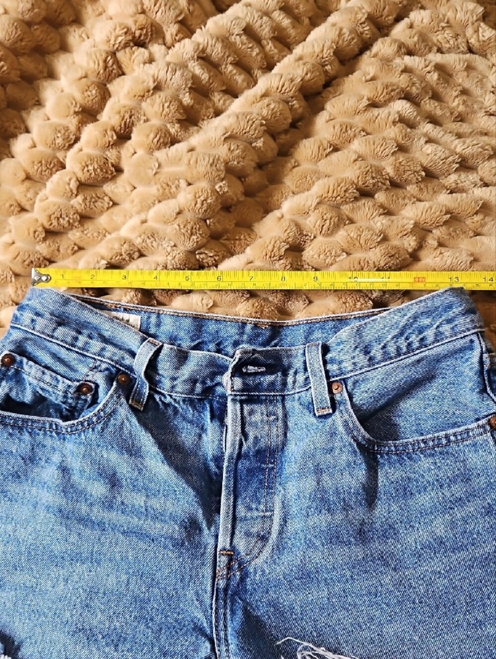 Levi's 501s MID BLUE CUTOFFS - Picture 4 of 6